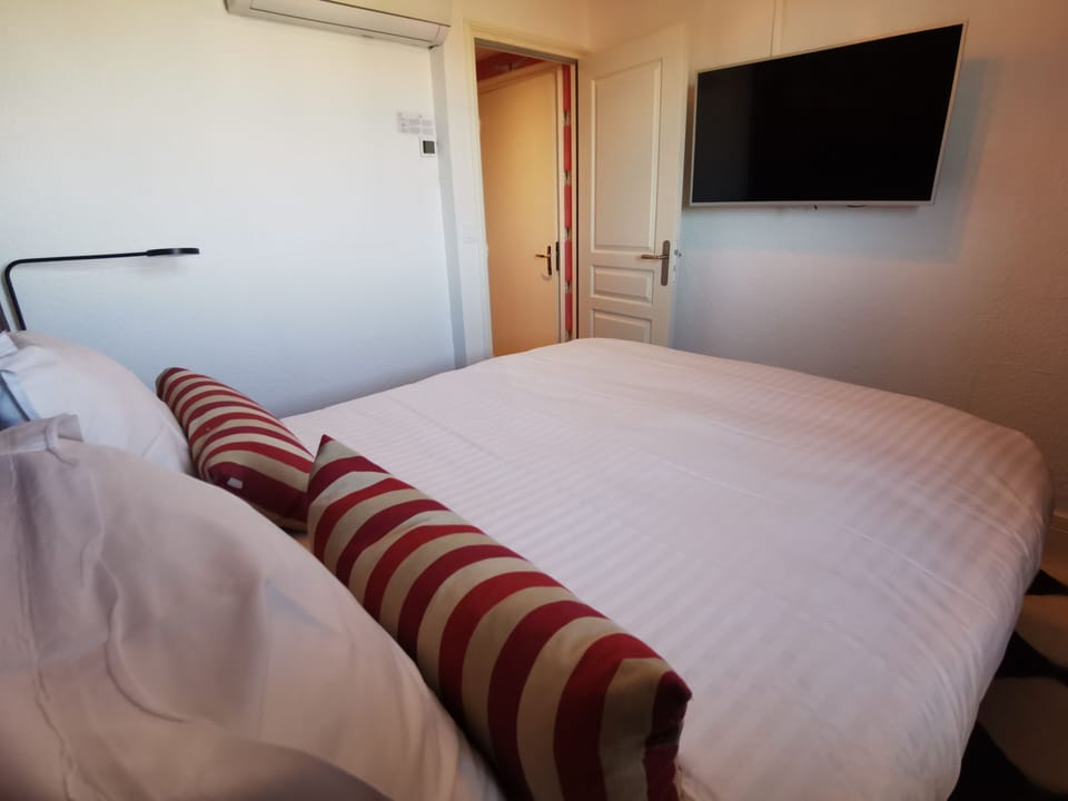 Double Room | Premium bedding, desk, blackout drapes, soundproofing