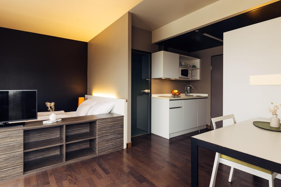 Hypo-allergenic bedding, in-room safe, desk, laptop workspace