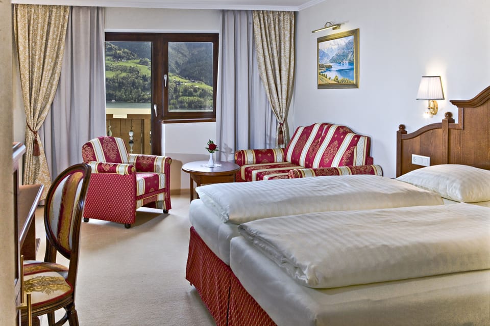 Junior Suite, 1 Double Bed, Balcony, Lake View | Down comforters, minibar, in-room safe, desk