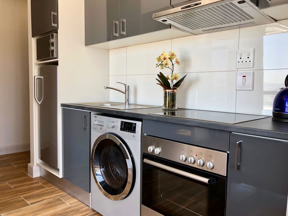 Apartment | Private kitchen | Full-size fridge, microwave, oven, stovetop