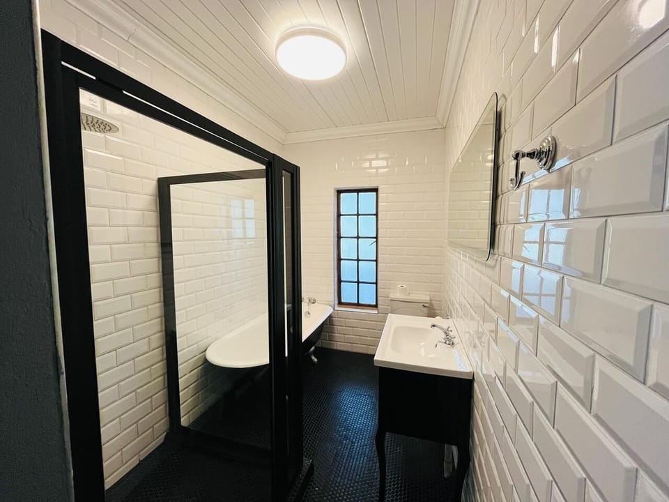 Standard Room | Bathroom | Free toiletries, hair dryer (on request), towels, soap