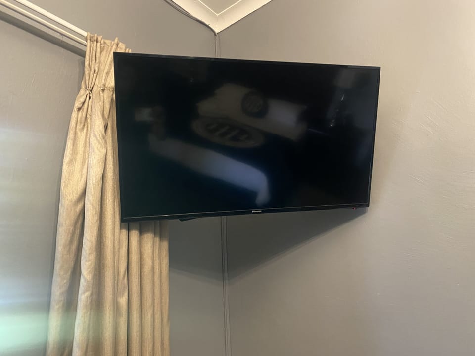 Standard Room | Iron/ironing board (on request), WiFi (free), bed sheets