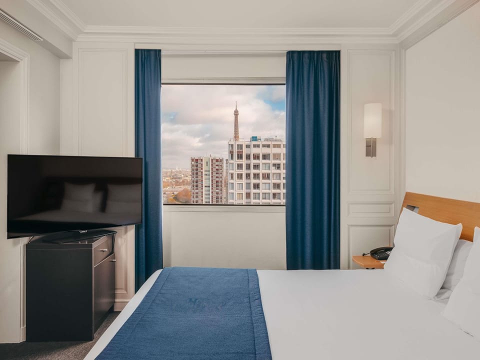 Junior Suite, 1 Double Bed with Sofa bed, City View | Premium bedding, pillowtop beds, minibar, in-room safe