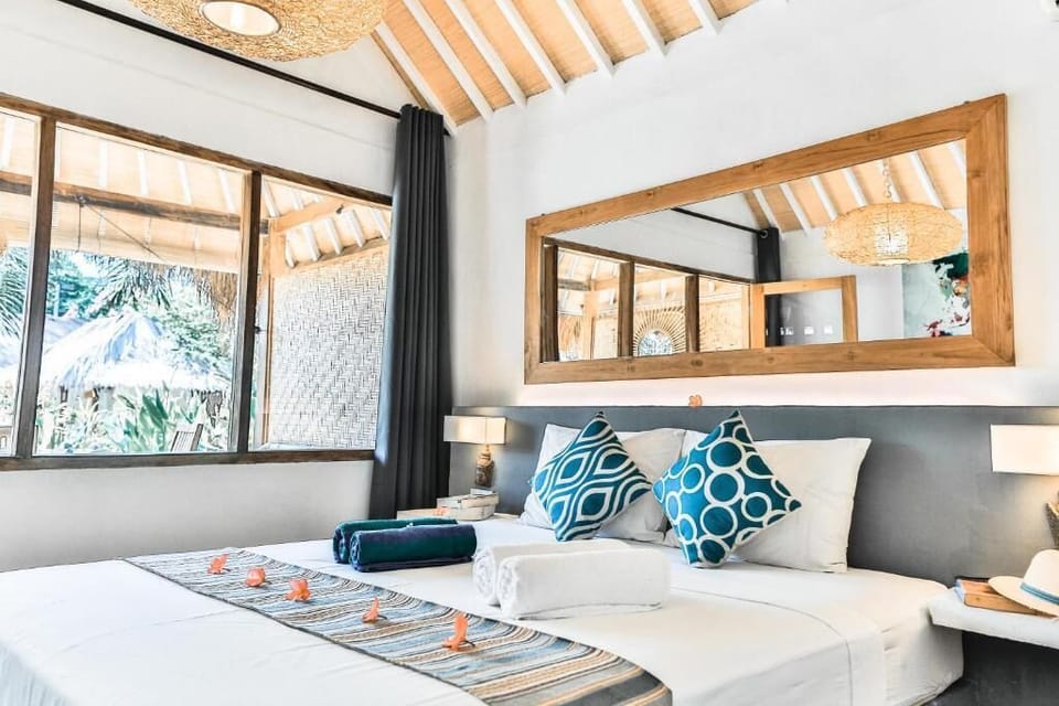 Premium bedding, in-room safe, desk, rollaway beds (surcharge)