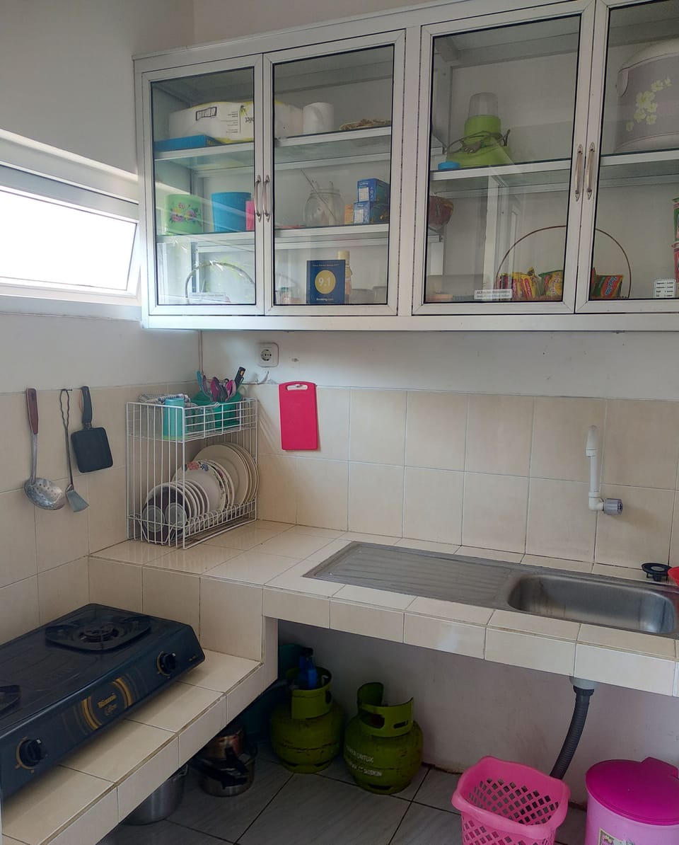 4 bedroom house | Private kitchen | Coffee/tea maker, fridge, microwave, oven