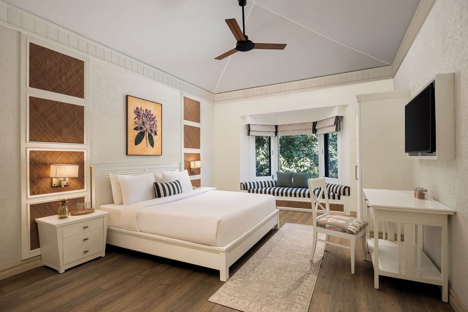 Superior Cottage | In-room safe, desk, laptop workspace, blackout drapes