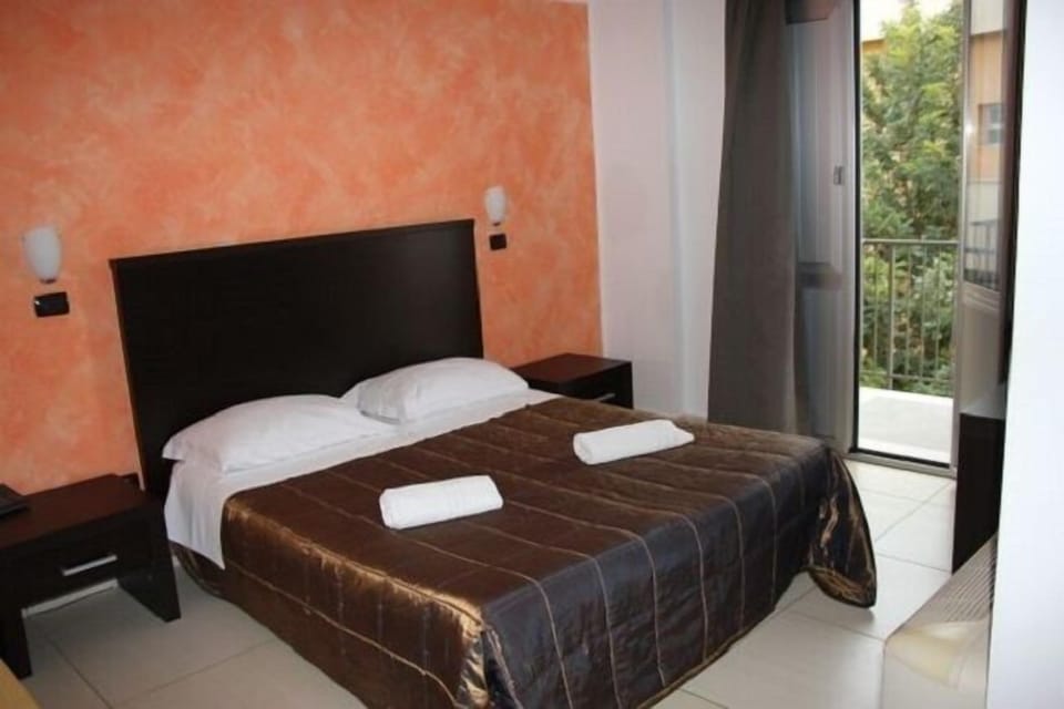 In-room safe, desk, free WiFi, bed sheets
