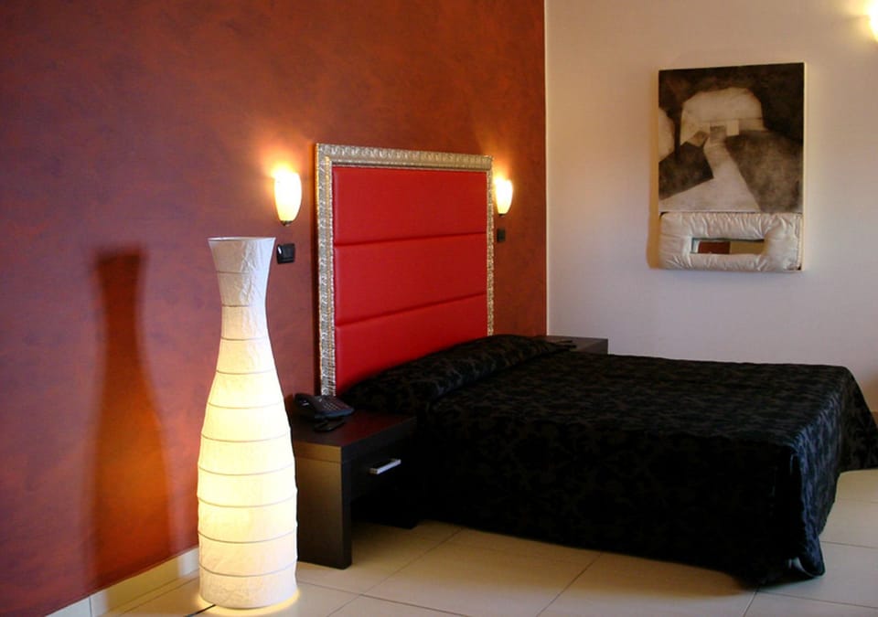 In-room safe, desk, free WiFi, bed sheets