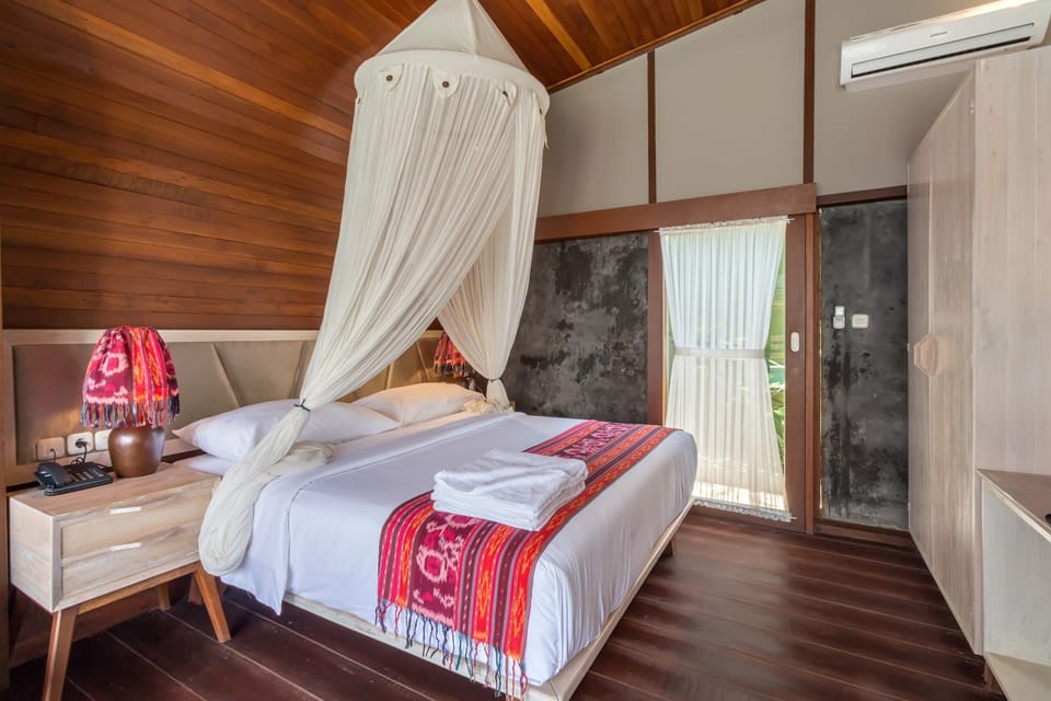 In-room safe, desk, blackout drapes, WiFi (free)