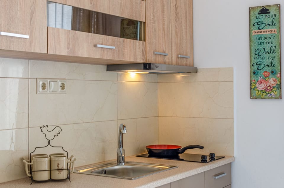 Superior Duplex | Private kitchenette | Fridge, oven, stovetop, coffee/tea maker