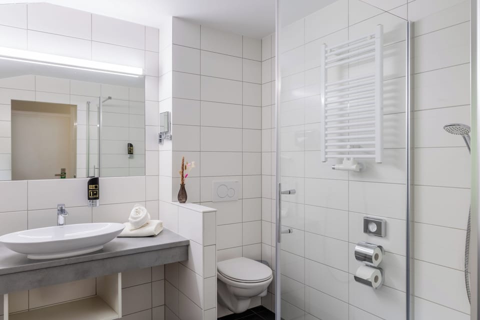 Superior Double Room, Mountain View | Bathroom | Free toiletries, hair dryer, towels