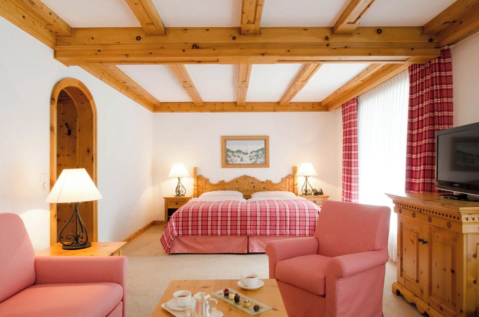Junior Suite | Premium bedding, down comforters, minibar, in-room safe