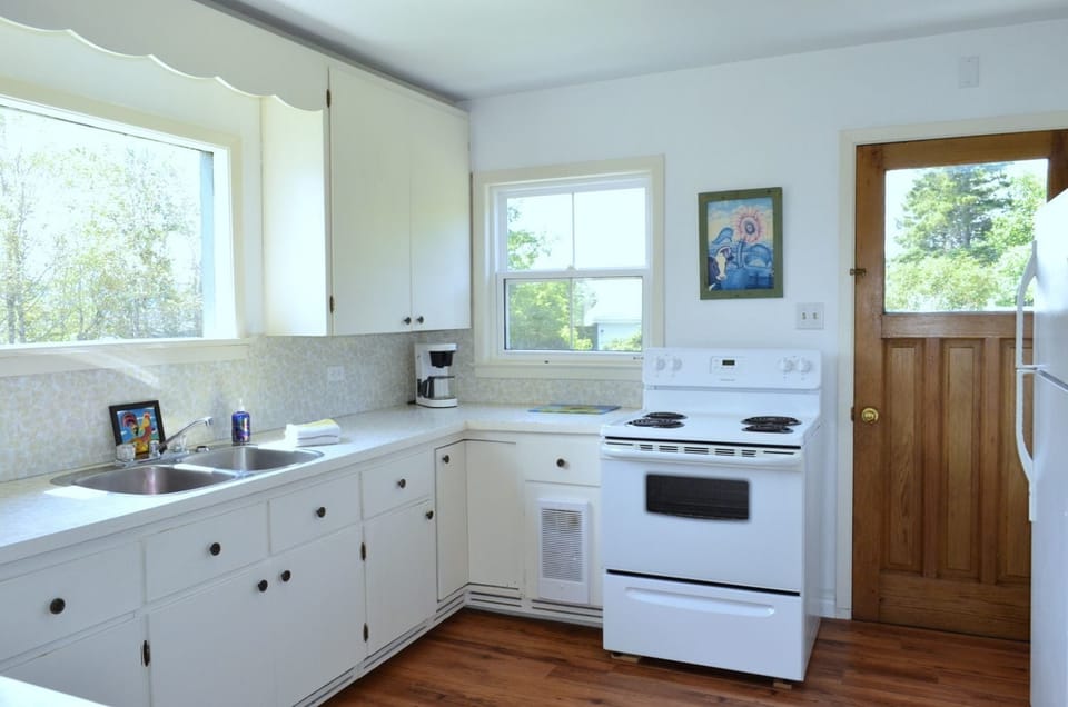 Suite, 2 Bedrooms, Garden View, Ground Floor (Linden) | Premium bedding, iron/ironing board, WiFi (free), individually decorated