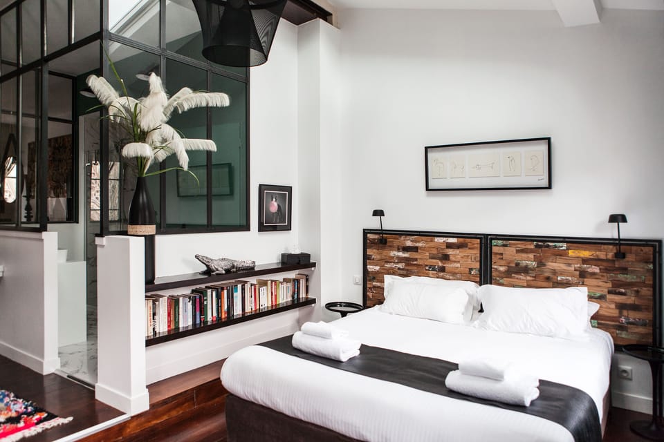 Suite (Kergomard) | Minibar, individually decorated, individually furnished, desk