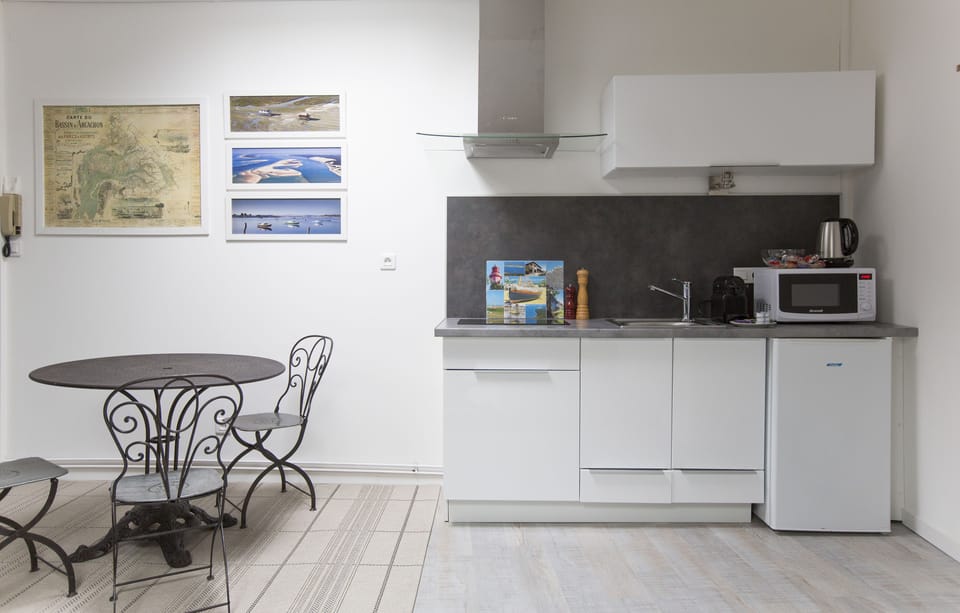 Junior Suite (Albert Pitres) | Private kitchenette | Coffee/tea maker, electric kettle