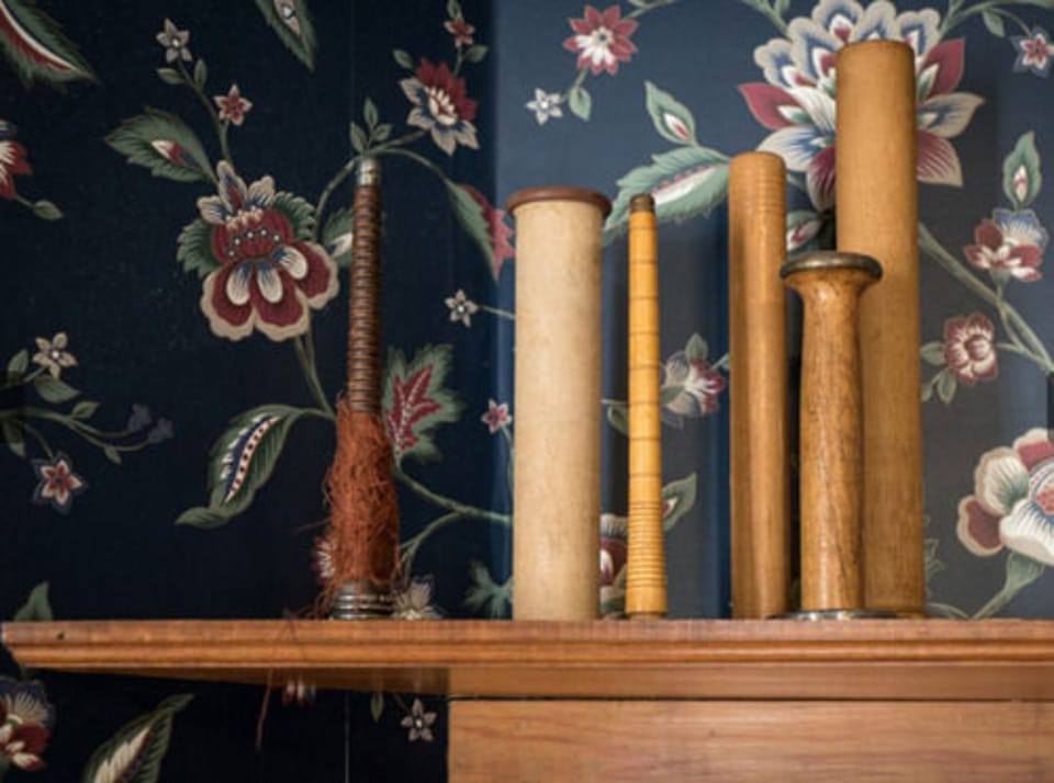 Individually decorated, individually furnished, laptop workspace