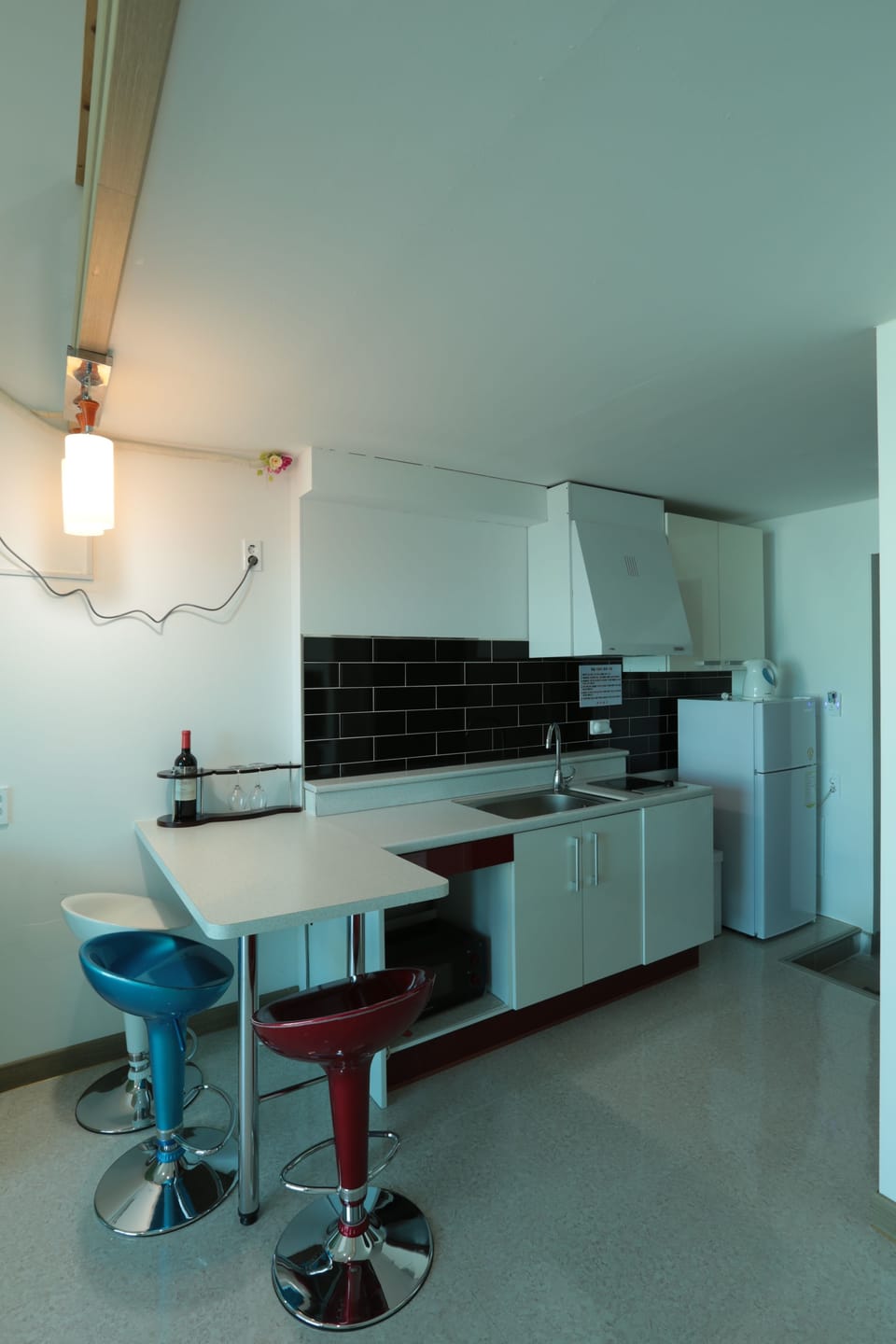 102 | Living area | Flat-screen TV