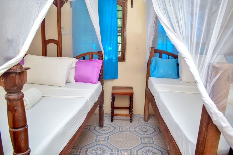 Standard Triple Room, Garden View | In-room safe, desk, bed sheets