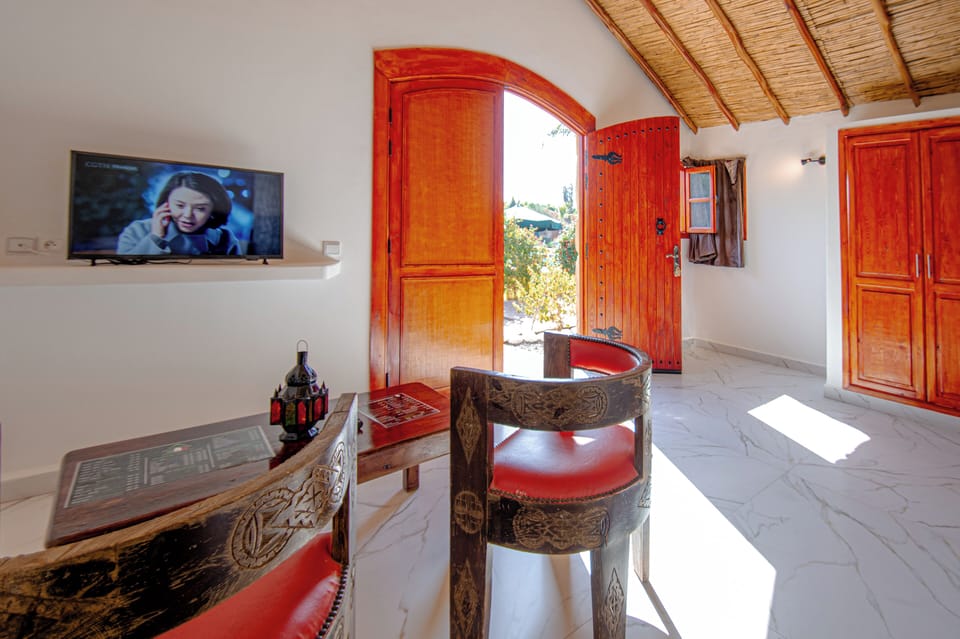 Superior Bungalow, 1 King Bed, Garden View | Premium bedding, in-room safe, individually decorated