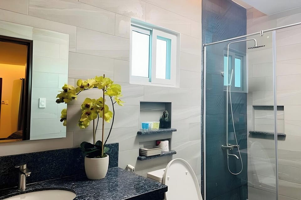 Superior Room | Bathroom | Separate tub and shower, rainfall showerhead, free toiletries, slippers