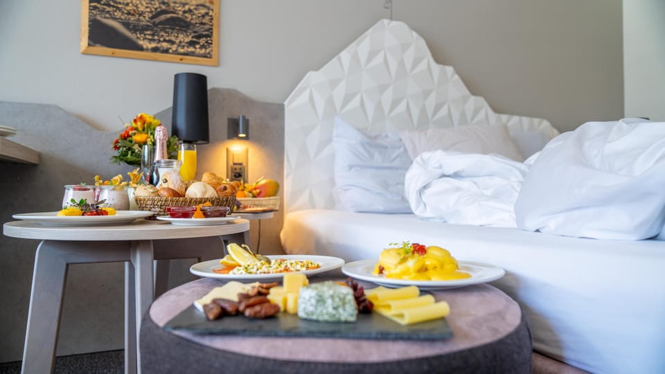 Double Room (Premium) | Hypo-allergenic bedding, free minibar, in-room safe, desk