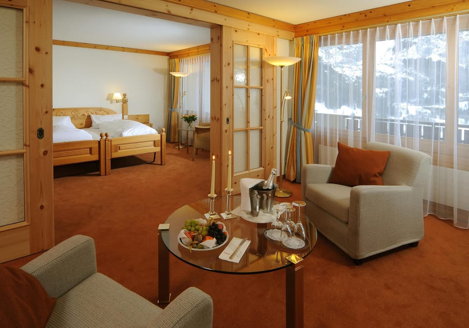 Junior Studio Suite | Hypo-allergenic bedding, free minibar, in-room safe, desk