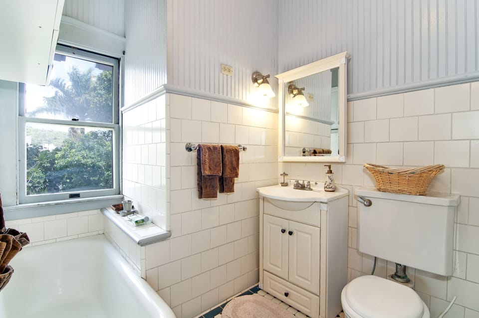 Guild Master Suite | Bathroom | Shower, hair dryer, soap, shampoo