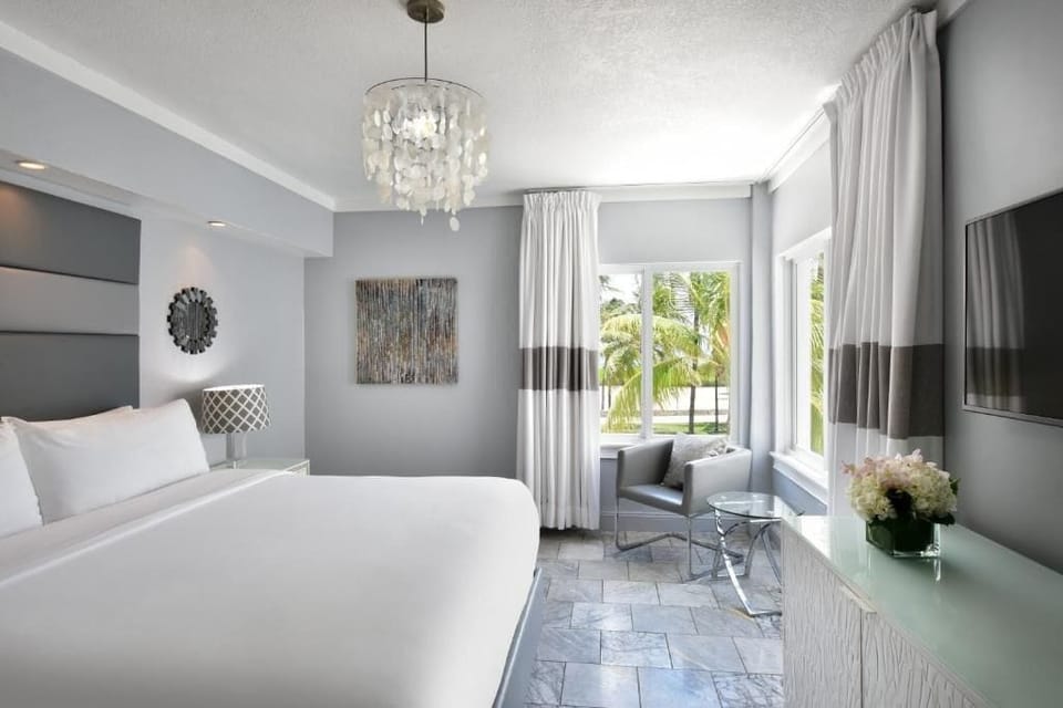 King Suite / Ocean Front | 1 bedroom, in-room safe, desk, blackout drapes
