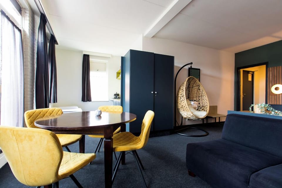 Family Room | Desk, free WiFi, bed sheets