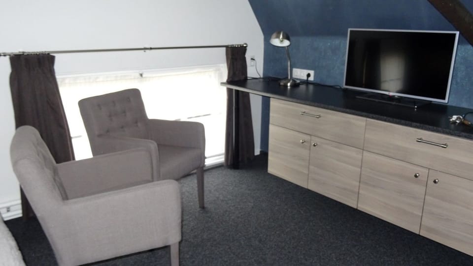 Double Room | Desk, free WiFi, bed sheets