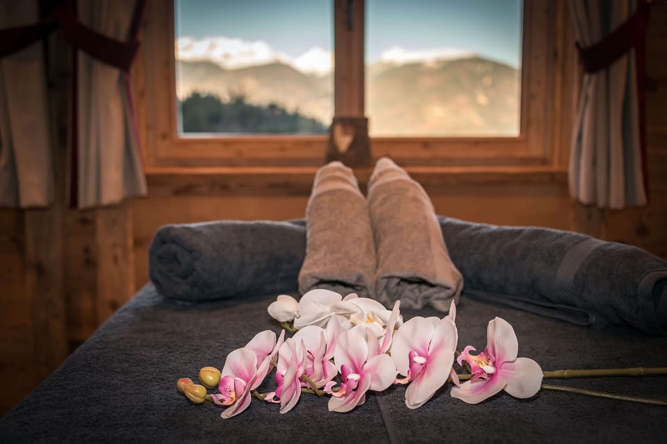 Sauna, steam room, 1 treatment room, massages