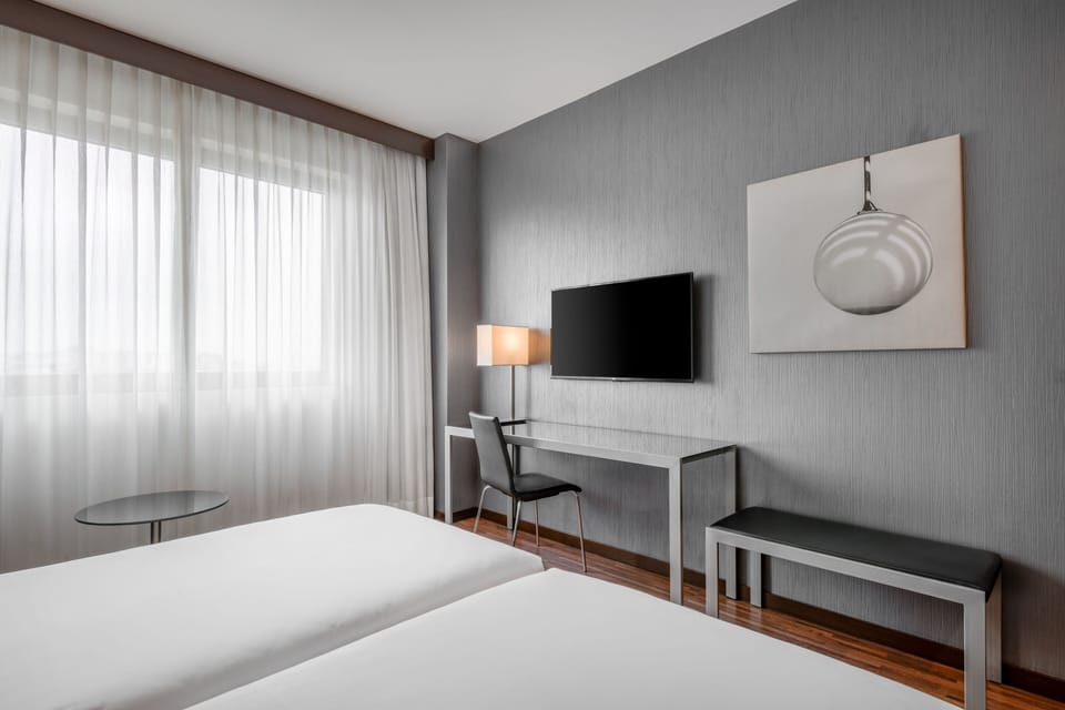 Standard Room, 2 Twin Beds | Minibar, in-room safe, desk, soundproofing