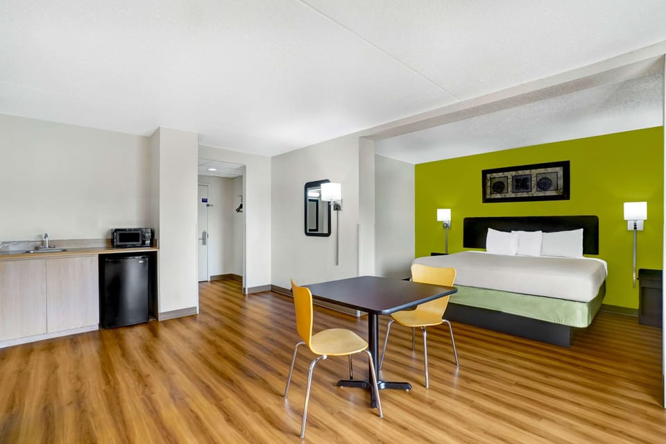 Blackout drapes, WiFi (free), bed sheets