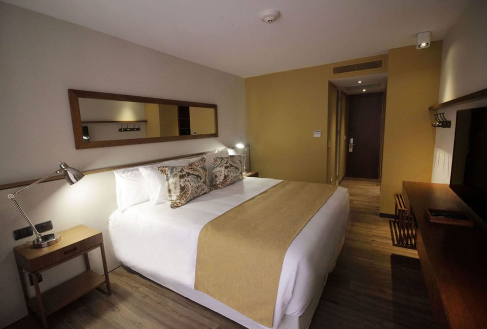 Superior Room | Minibar, in-room safe, desk, blackout drapes