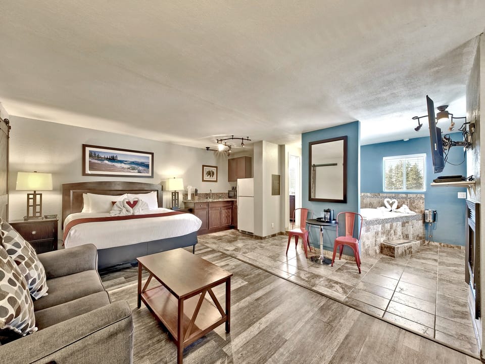 Honeymoon Suite, 1 King Bed, Jetted Tub (Fireplace) | View from room
