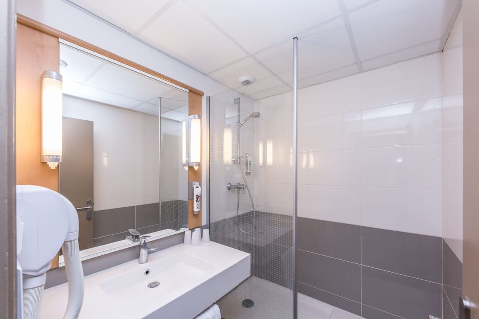 Family Twin Room, Multiple Beds | Bathroom | Shower, eco-friendly toiletries, hair dryer, towels