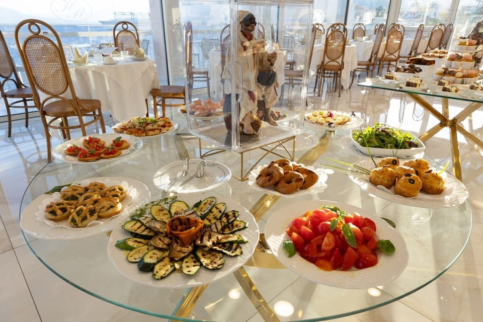 Daily buffet breakfast for a fee