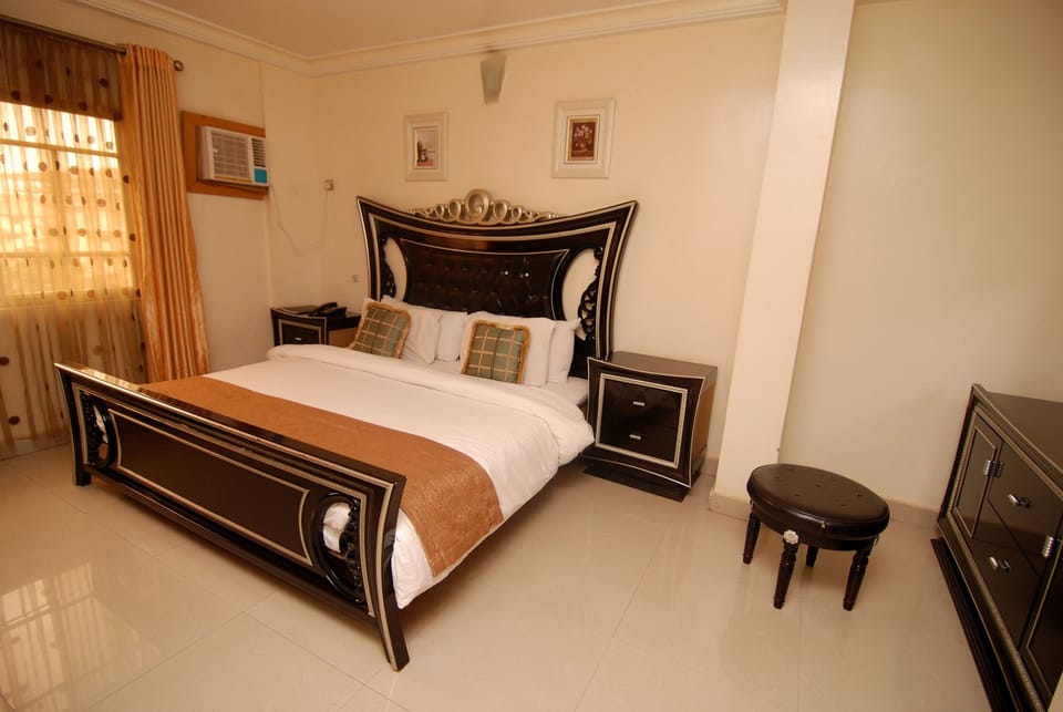 Executive Double Room, 1 Double Bed | 5 bedrooms, desk, laptop workspace, internet