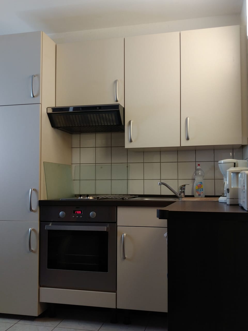 Classic Studio, 1 Double Bed, Non Smoking, Kitchen (Studio mit Küche & Badmitbenutzung) | Private kitchen | Coffee/tea maker, electric kettle, eco-friendly cleaning products