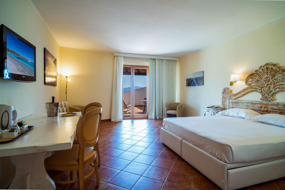 Junior Suite, Terrace | Hypo-allergenic bedding, down comforters, minibar, in-room safe