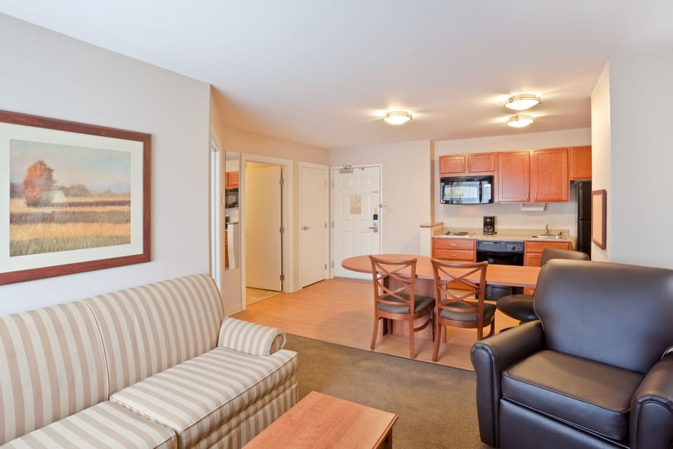 In-room safe, desk, iron/ironing board, free WiFi