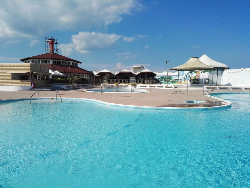 Seasonal outdoor pool, pool umbrellas, sun loungers