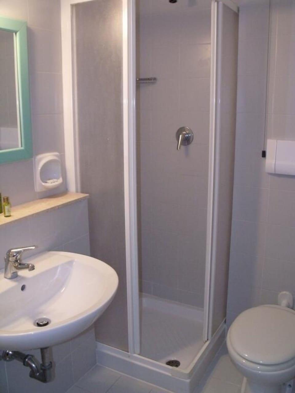 Shower, eco-friendly toiletries, hair dryer, bidet