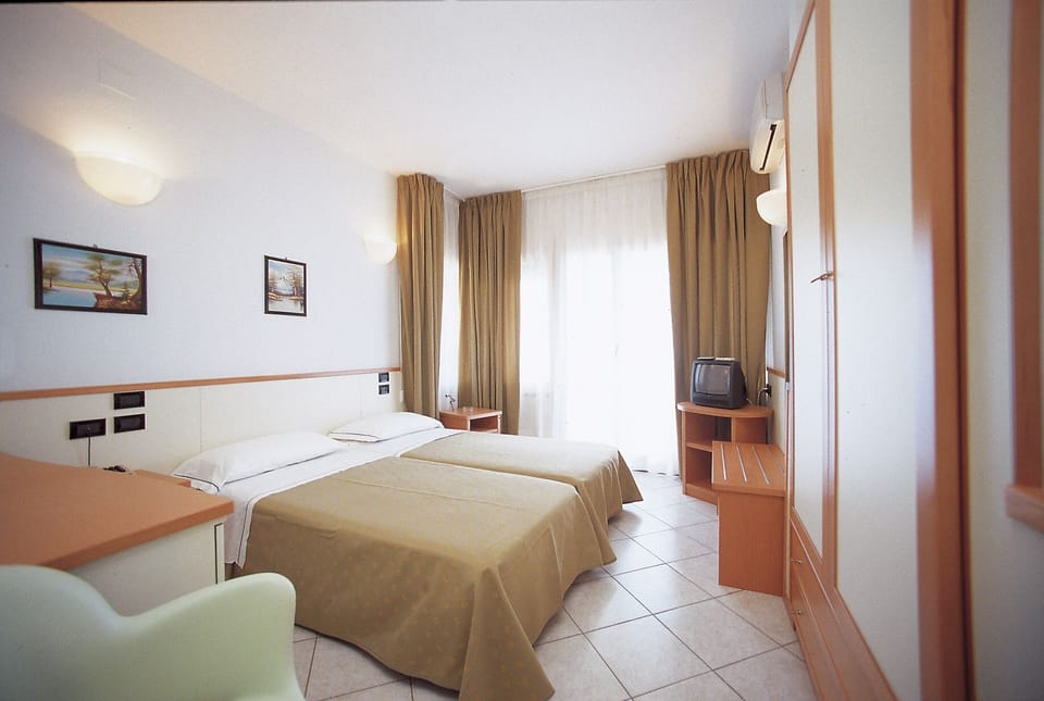 Standard Quadruple Room | Minibar, desk, blackout drapes, bed sheets