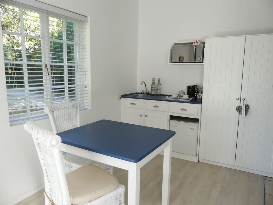 Family Suite, 1 Bedroom, Garden View | Private kitchenette | Fridge, microwave, coffee/tea maker, electric kettle