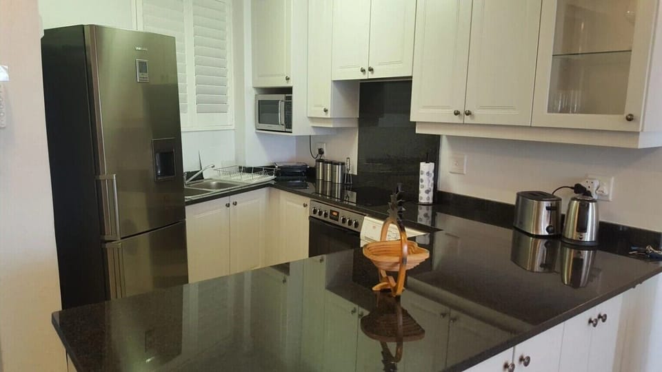 Luxury Apartment, 3 Bedrooms, Sea View, Sea Facing | Private kitchen | Full-size fridge, microwave, oven, stovetop