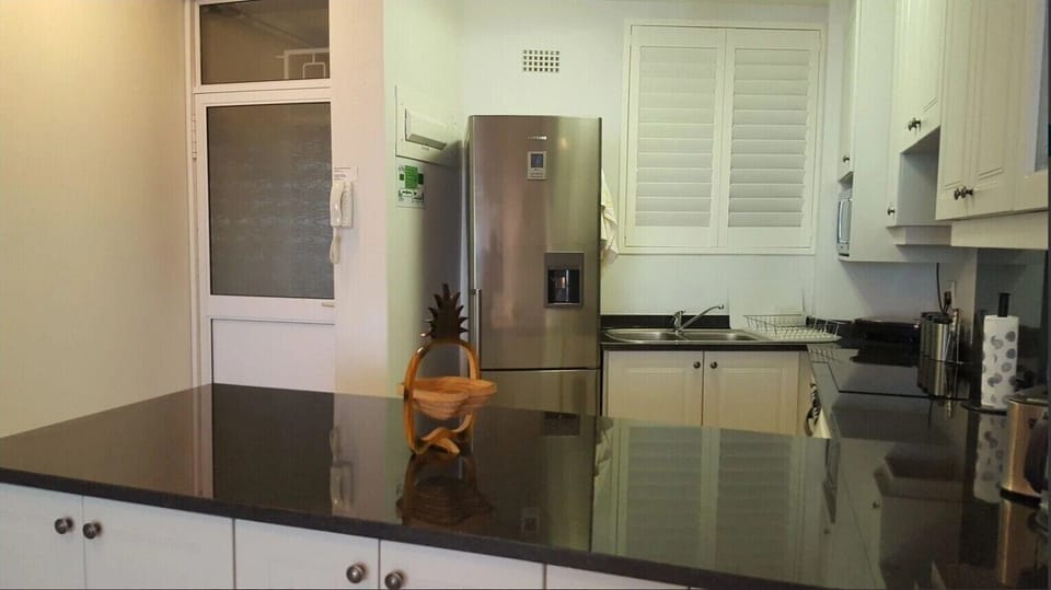 Luxury Apartment, 3 Bedrooms, Sea View, Sea Facing | Private kitchen | Full-size fridge, microwave, oven, stovetop