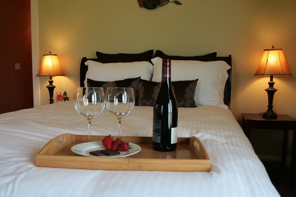 Romantic Suite, 1 King Bed, Fireplace, Garden View | Premium bedding, minibar, individually decorated, individually furnished