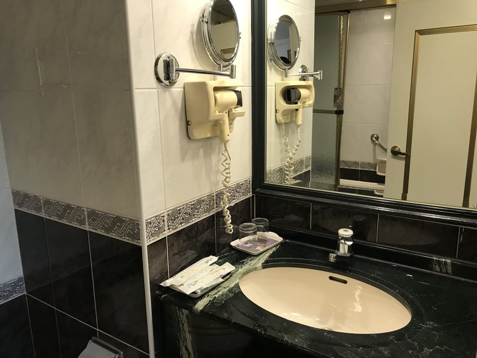 Comfort Double Room, 1 Double Bed | Bathroom amenities | Hair dryer, slippers, towels, shampoo