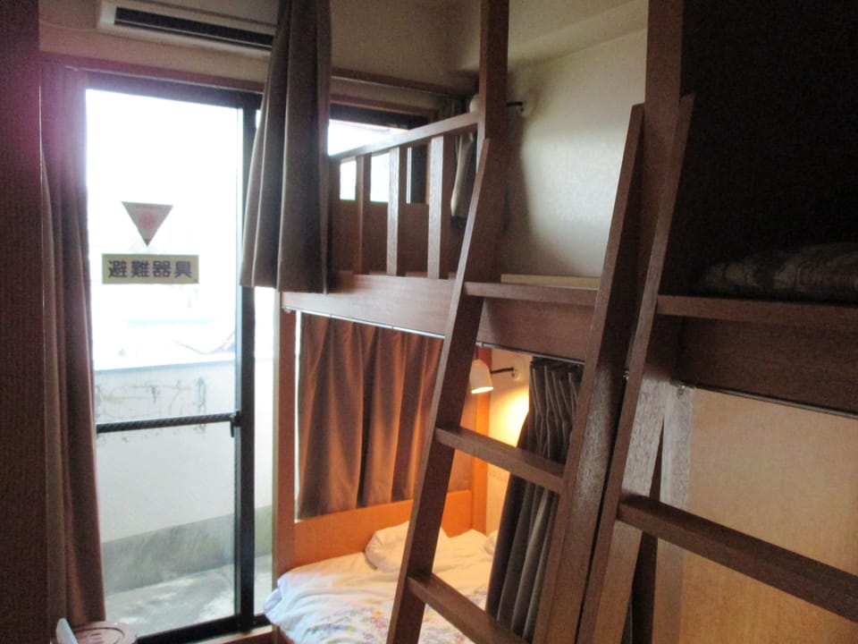 Economy bunk bed room | Free WiFi